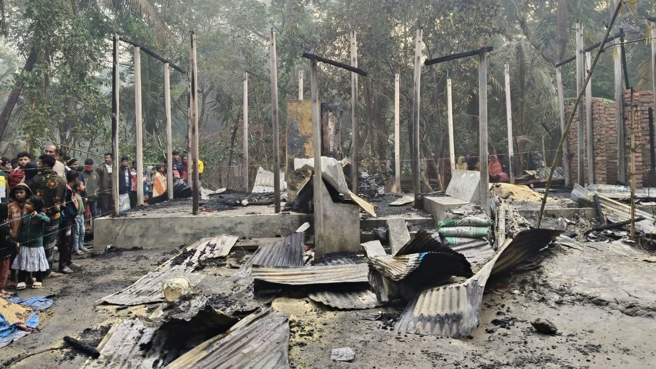 বিএনপি নেতার ঘরে তালা মেরে দৃর্বৃত্তদের আগুন, কন্যা শিশুর মৃত্যু