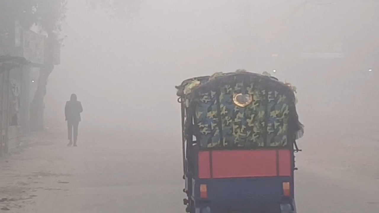 শীতে কাঁপছে লালমনিরহাট, দুর্ভোগে ছিন্নমূল মানুষ