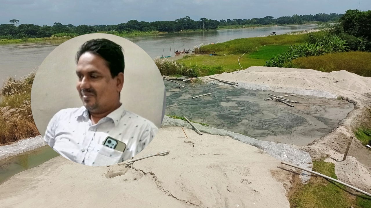 শতকোটি টাকার সেতুর পাশে যুবলীগ নেতার রমরমা বালুর ব্যবসা