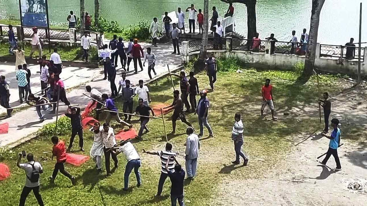 বিএনপির দুই মনোনয়ন প্রত্যাশীর কর্মীদের সংঘর্ষে এএসপিসহ আহত ১৫