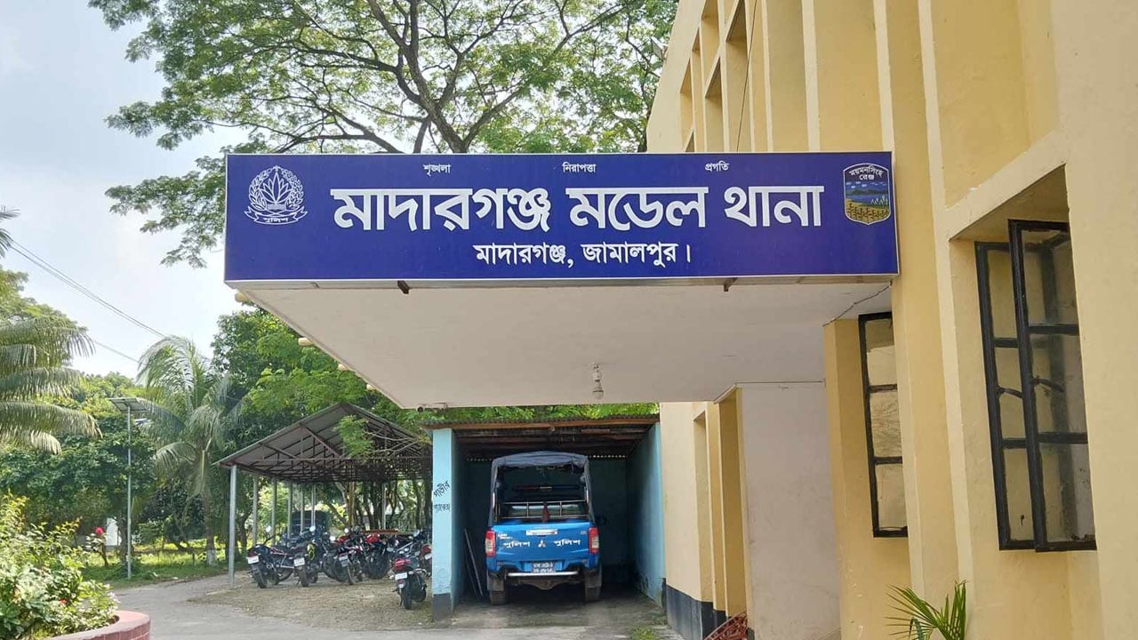 চাঁদা না পেয়ে সাবেক ছাত্রদল নেতাসহ তিনজনকে ছুরিকাঘাত