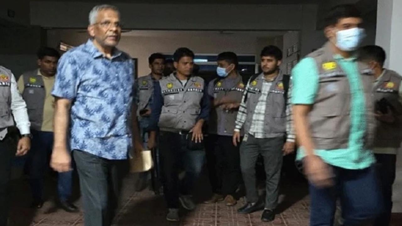 এক কাপড়ে খালেদা জিয়াকে ক্যান্টনমেন্ট থেকে বের করে দেন মামুন খালেদ