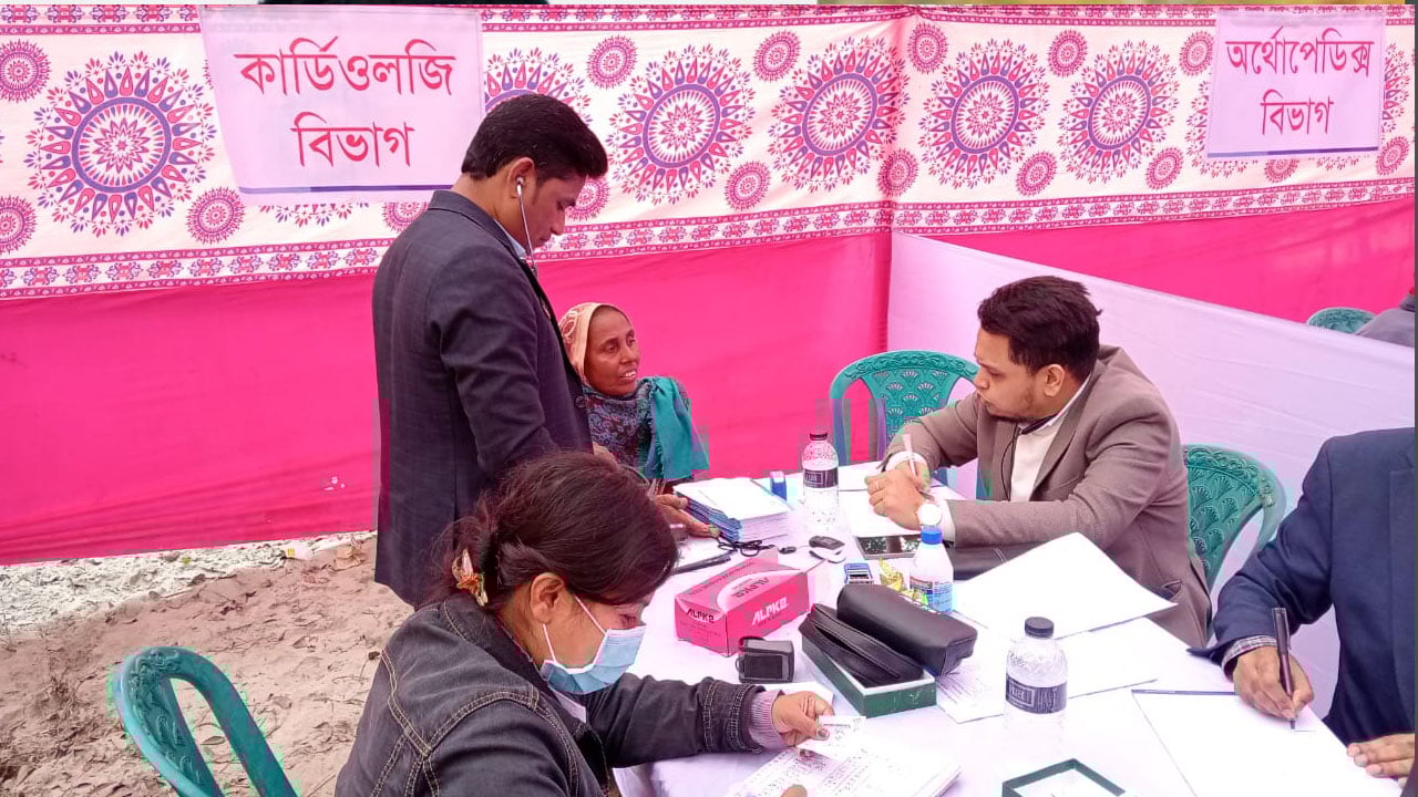 মুন্নু ওয়েলফেয়ার ফাউন্ডেশনের ফ্রি চিকিৎসা পেলো হাজারো মানুষ