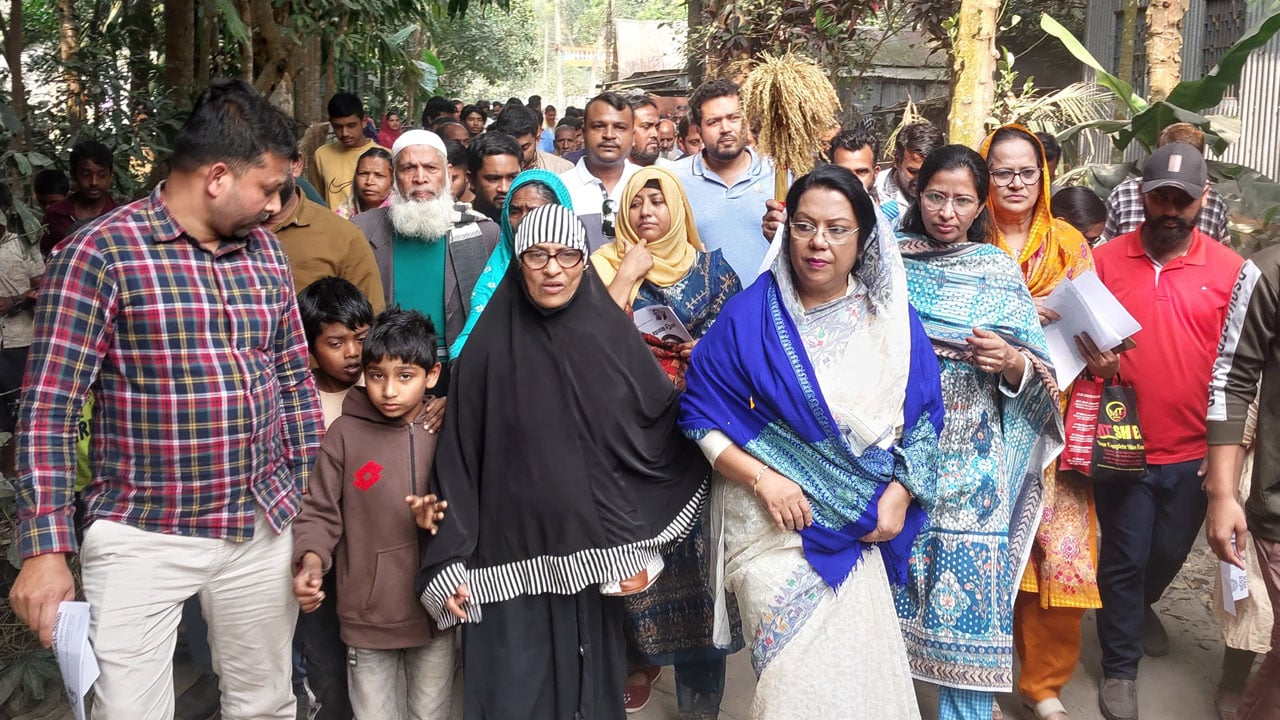 মানিকগঞ্জ-৩ আসনে পুরোদমে নির্বাচনি প্রচারে বিএনপির প্রার্থী