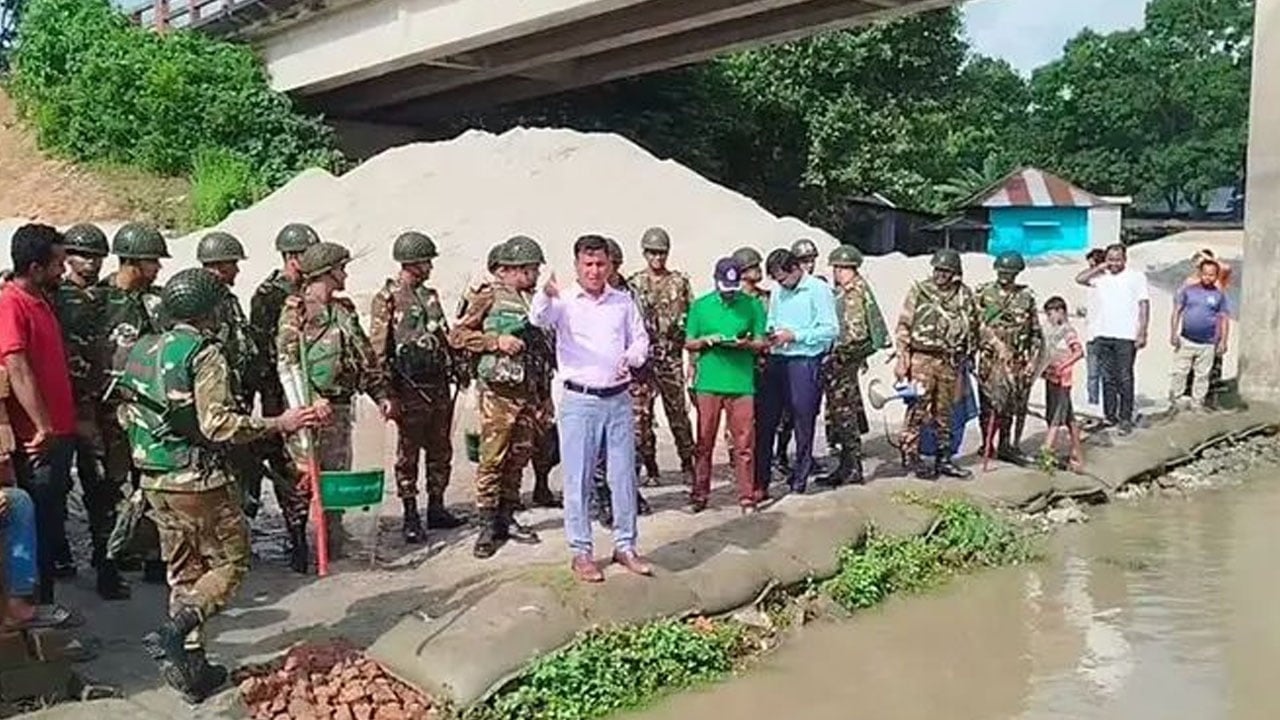 নিষেধাজ্ঞা অমান্য করায় ৪০০ কেজি ইলিশসহ তিন ট্রলার জব্দ