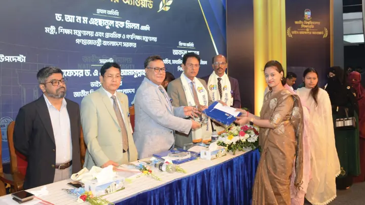 কলেজ শিক্ষকদের দায়িত্ব মনিটরিংব্যবস্থা জোরদারের নির্দেশ শিক্ষামন্ত্রীর