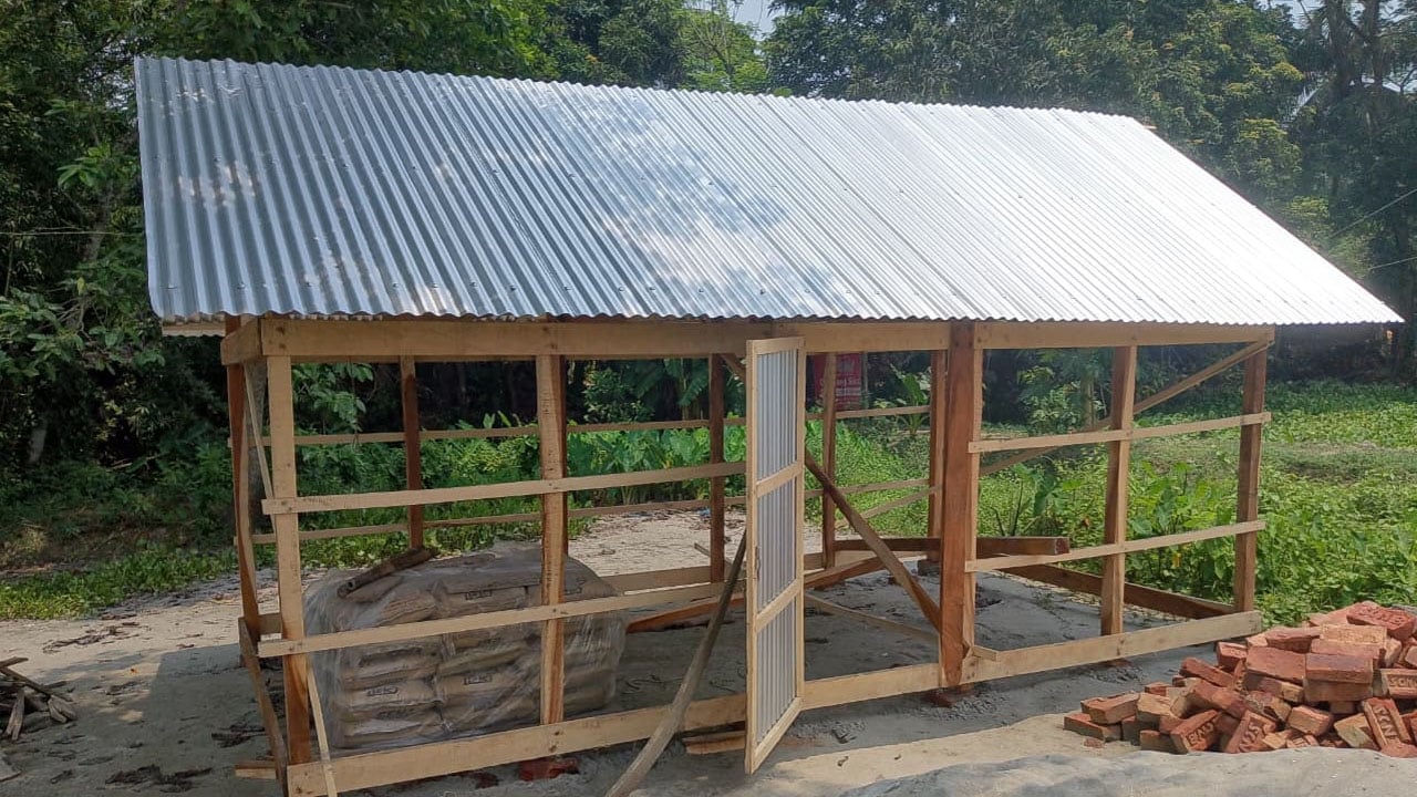 মির্জাগঞ্জে বিরোধপূর্ণ জমিতে ঘর নির্মাণের অভিযোগ