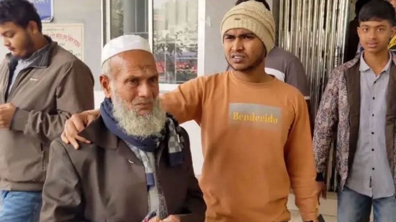 মিরসরাইয়ে ব্যাংক থেকে বের হতেই বৃদ্ধের জমানো লাখ টাকা ছিনতাই