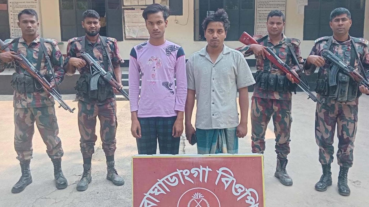 মহেশপুর সীমান্তে নারী শিশুসহ আটক ১৩