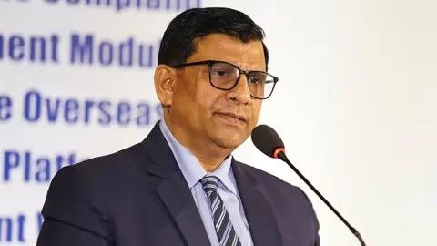 মালয়েশিয়া শ্রমবাজার নিয়ে দালাল চক্রের বিরুদ্ধে কঠোর অবস্থানে মন্ত্রণালয়: প্রবাসী কল্যাণ সচিব 