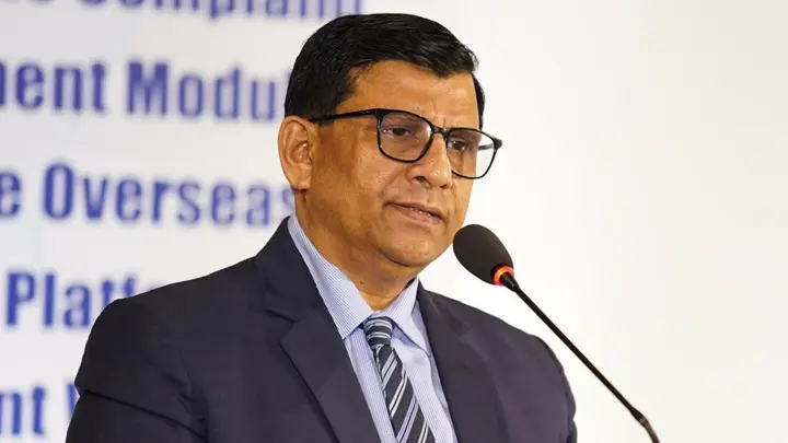 মালয়েশিয়া শ্রমবাজার নিয়ে দালাল চক্রের বিরুদ্ধে কঠোর অবস্থানে মন্ত্রণালয়: প্রবাসী কল্যাণ সচিব 
