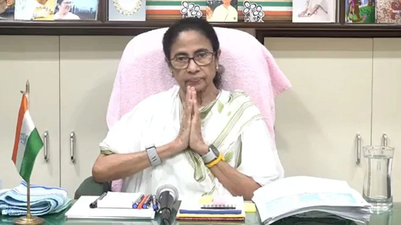 কার্যালয়ে তালা দিতে পারবেন, কিন্তু মানুষের হৃদয়ে নয়: মমতা