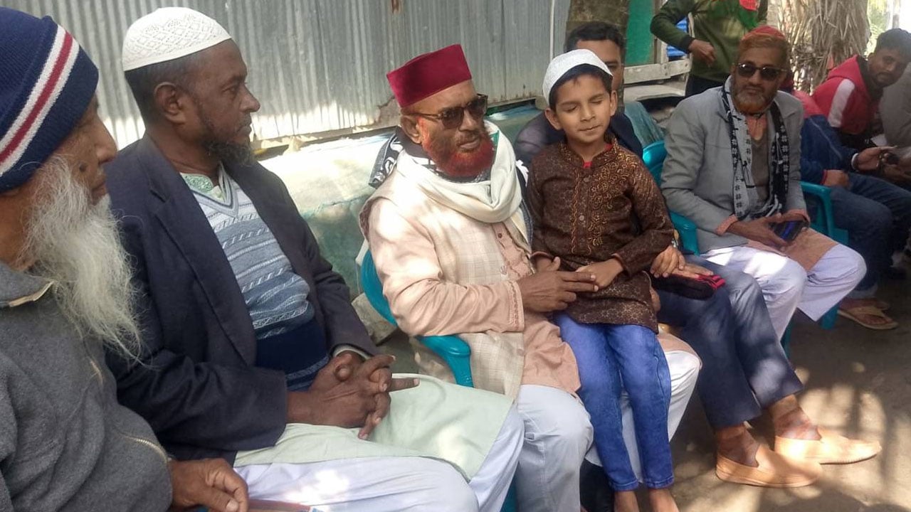 অসুস্থ শিশুকে দেখতে মোংলায় জামায়াত প্রার্থী