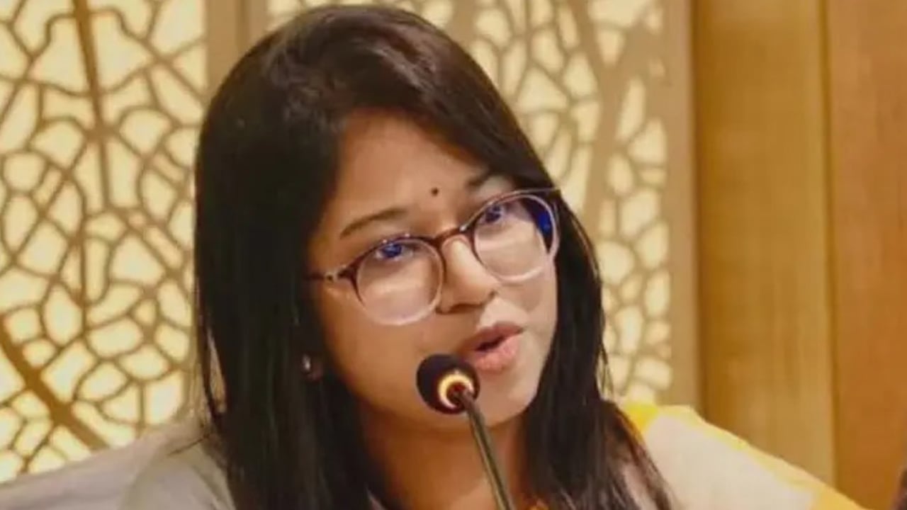 প্রার্থী থাকছেন না এনসিপি নেত্রী মনিরা শারমিন, ফেরত দেবেন টাকা