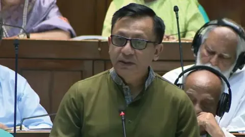 তিন বছরে চারশোর বেশি গার্মেন্টস বন্ধ হয়েছে: সংসদে বাণিজ্যমন্ত্রী