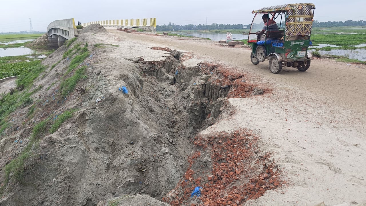৮ বছরেও শেষ হয়নি ২০ কিলোমিটার মহাসড়কের নির্মাণ কাজ