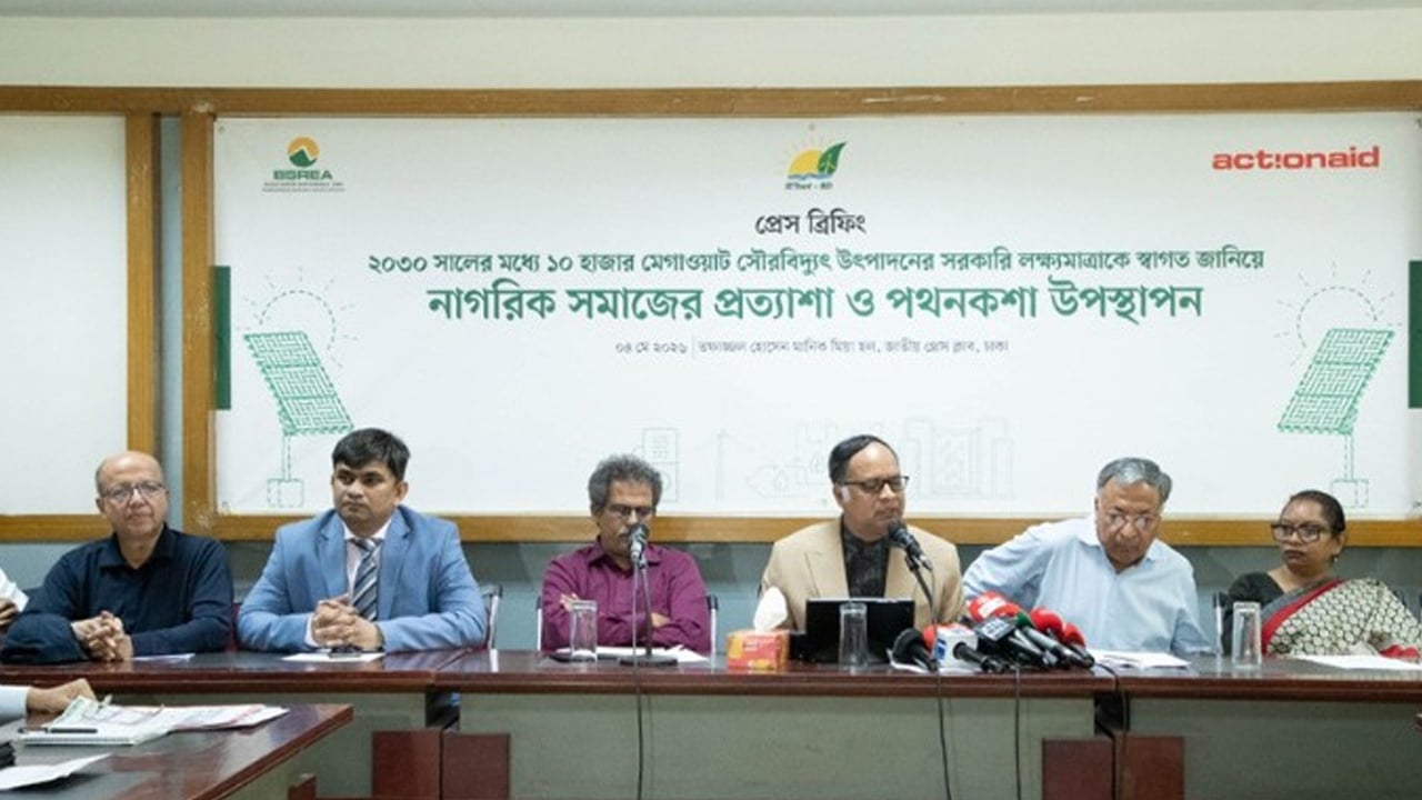 ১০ হাজার মেগাওয়াট সৌরবিদ্যুৎ: বাস্তবায়নে চ্যালেঞ্জ দেখছেন বিশেষজ্ঞরা