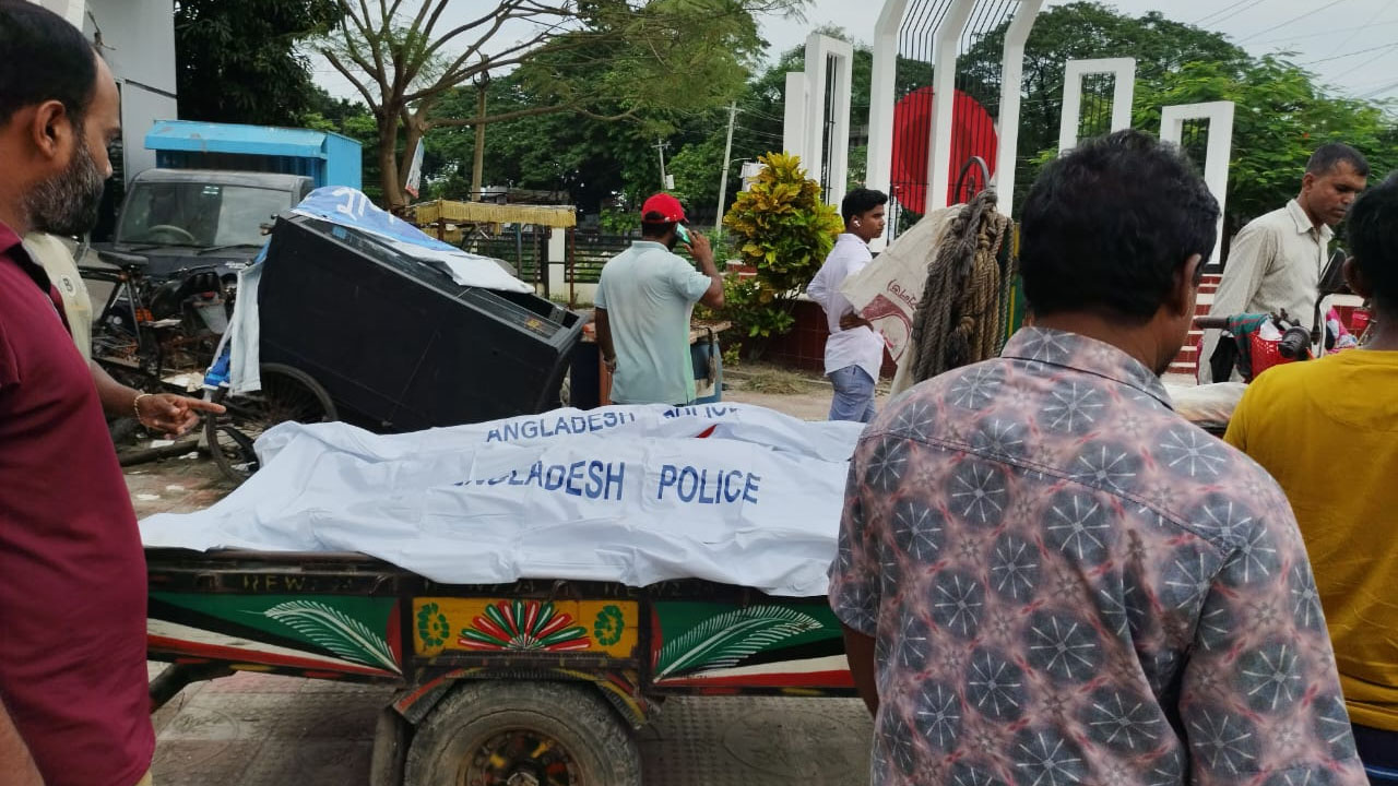 আড়াইহাজারে ট্রাক-সিএনজি সংঘর্ষে চারজন নিহত, আহত ৫