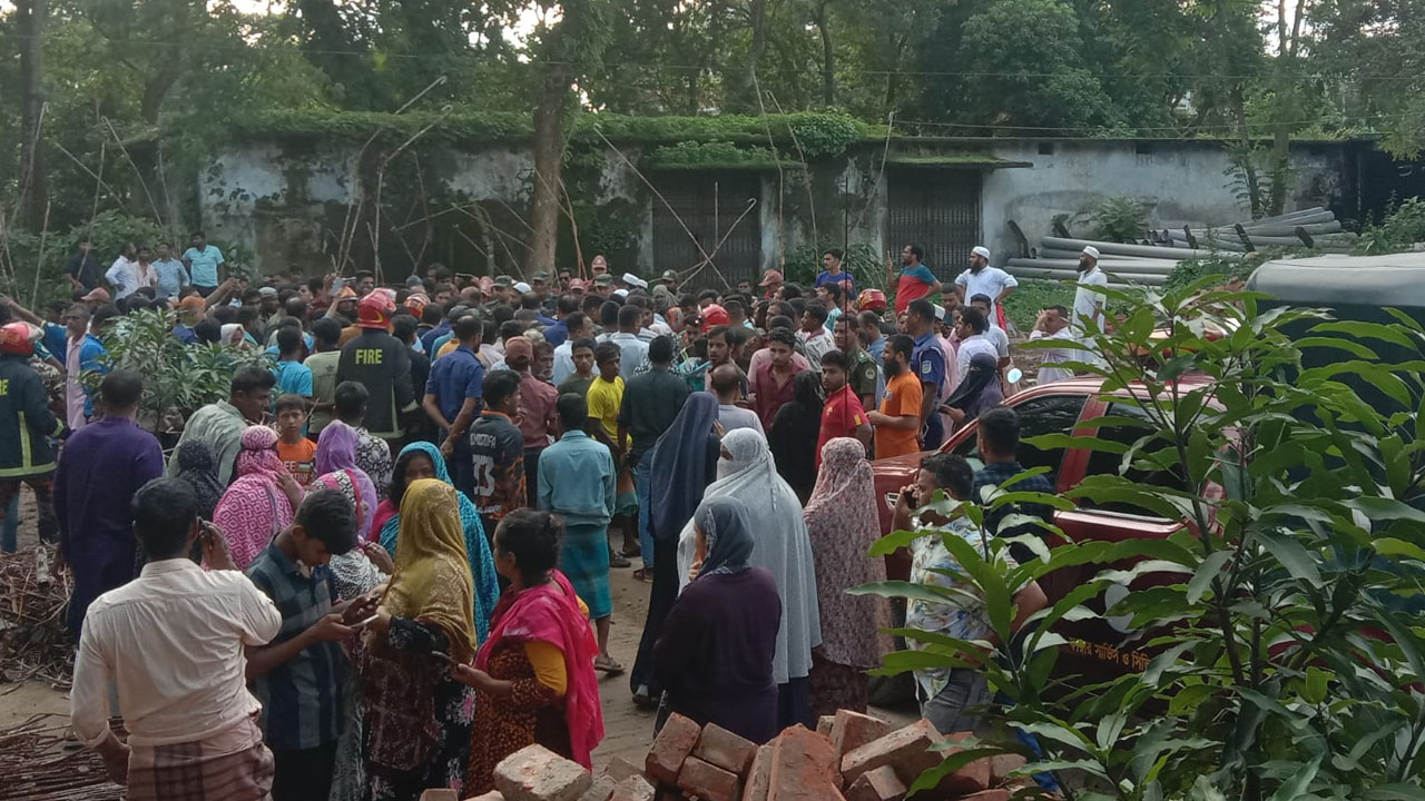 নেত্রকোনা সেচ অফিসের ভবন ধসে ৩ শ্রমিকের মৃত্যু, আহত ২