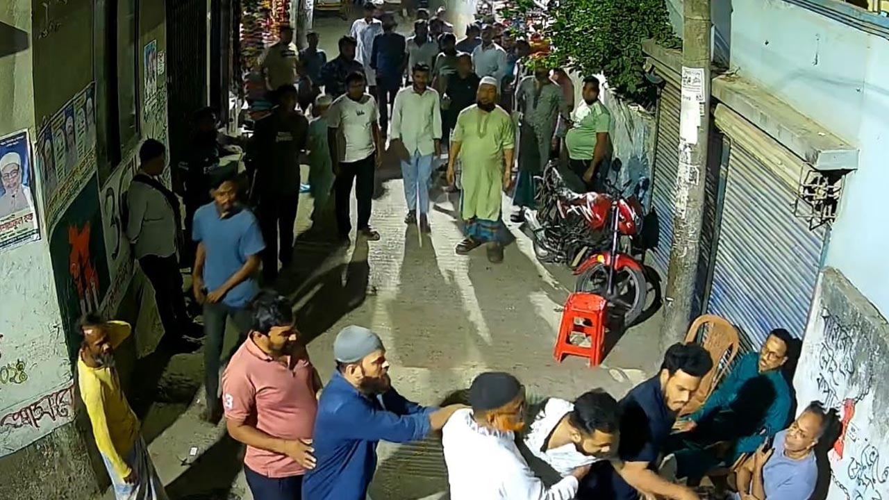 নিকুঞ্জে সড়ক দখল নিয়ে প্রতিবেদন করায় সাংবাদিকের ওপর মব সৃষ্টি