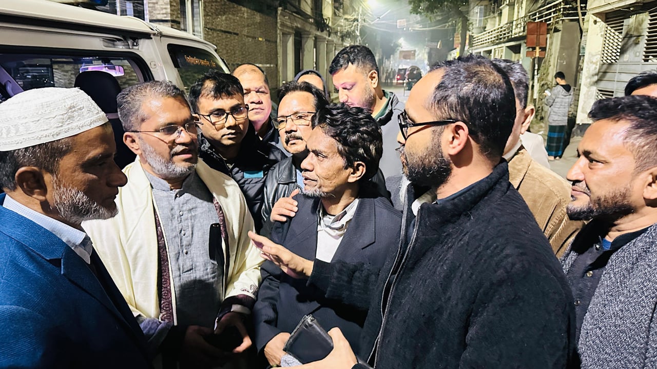 খালেদা জিয়ার জানাজায় নিহত নিরব হোসেনের পরিবারের পাশে তারেক রহমান