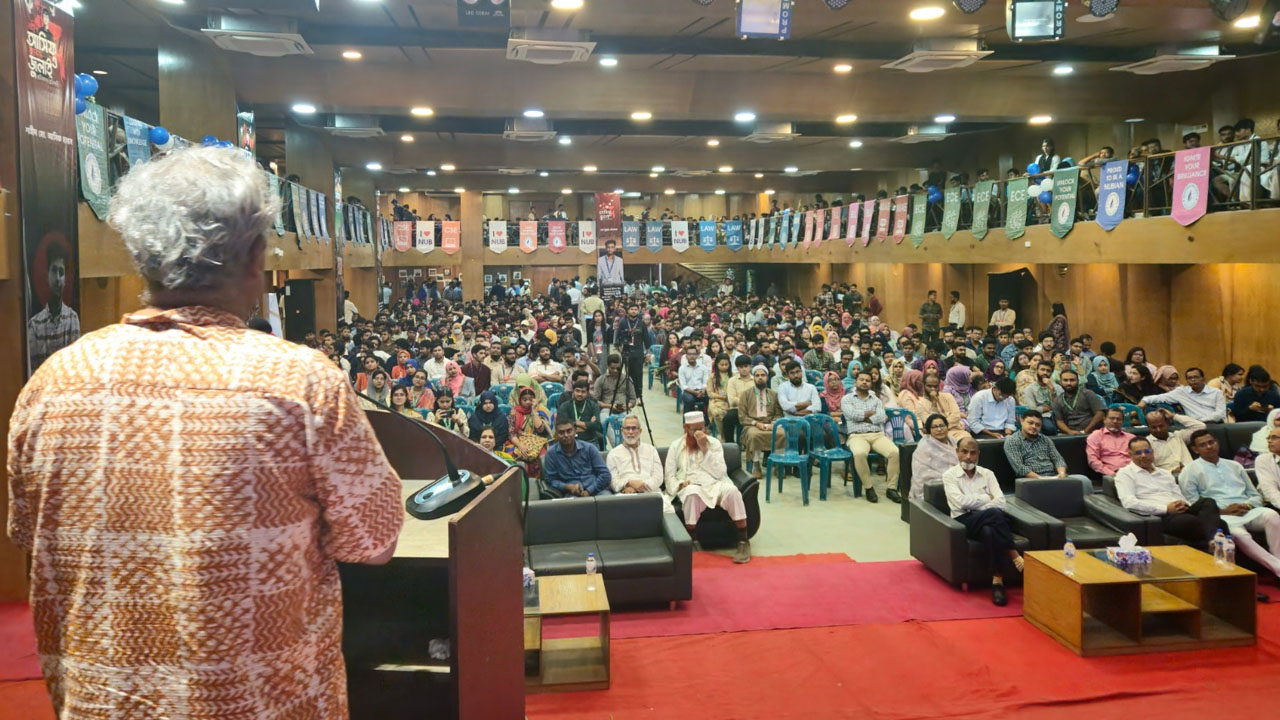 বর্ণাঢ্য আয়োজনে নর্দান ইউনিভার্সিটিতে নবীনদের বরণ