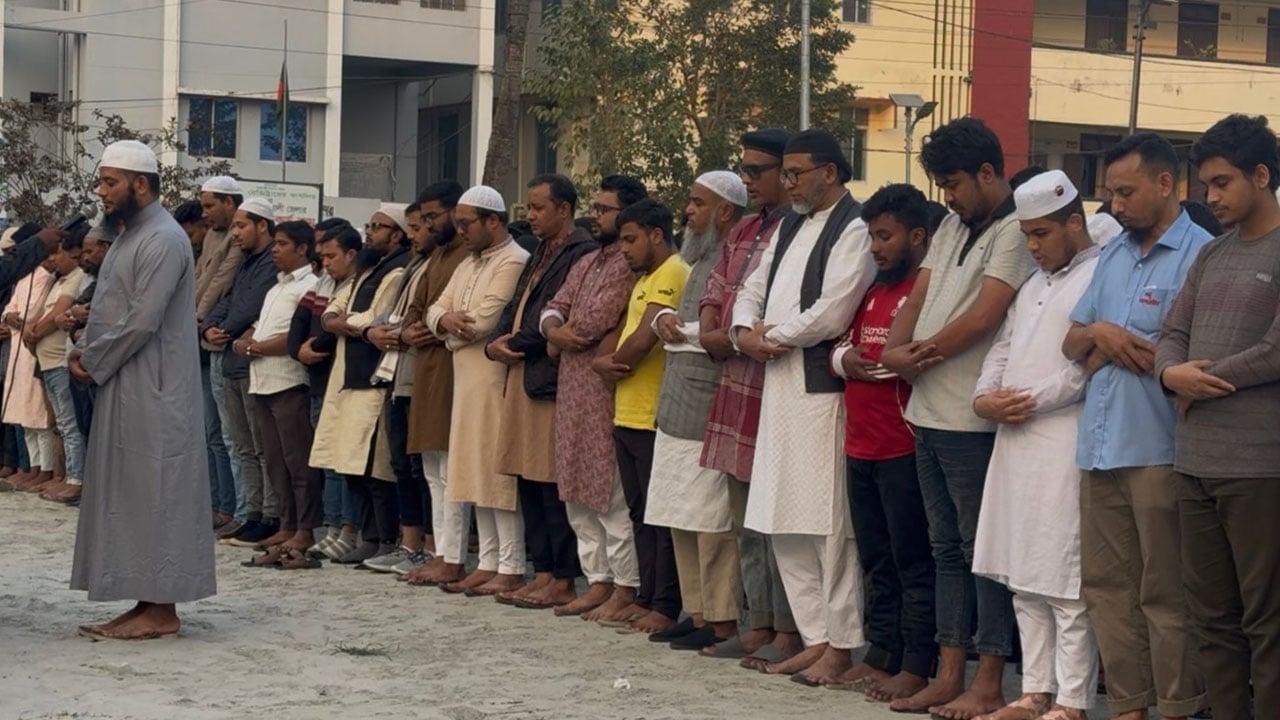 নোয়াখালীতে শহীদ ওসমান হাদির গায়েবানা জানাজা অনুষ্ঠিত