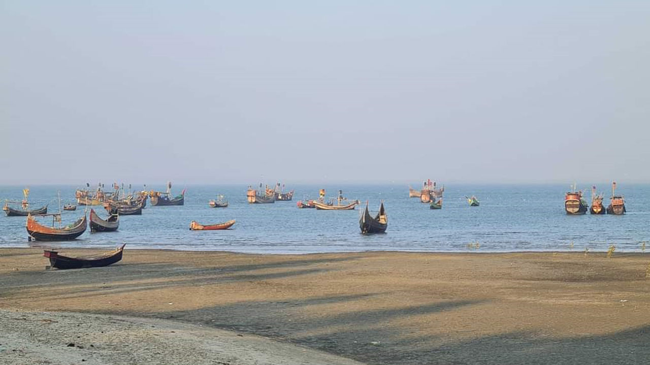 আবারো ১২ জেলেকে ধরে নিয়ে গেলো আরাকান আর্মি