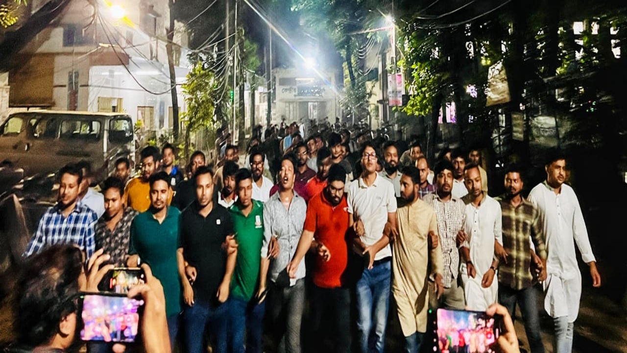 চবি ও বাকৃবি শিক্ষার্থীদের ওপর হামলার প্রতিবাদে জবি ছাত্রদলের বিক্ষোভ