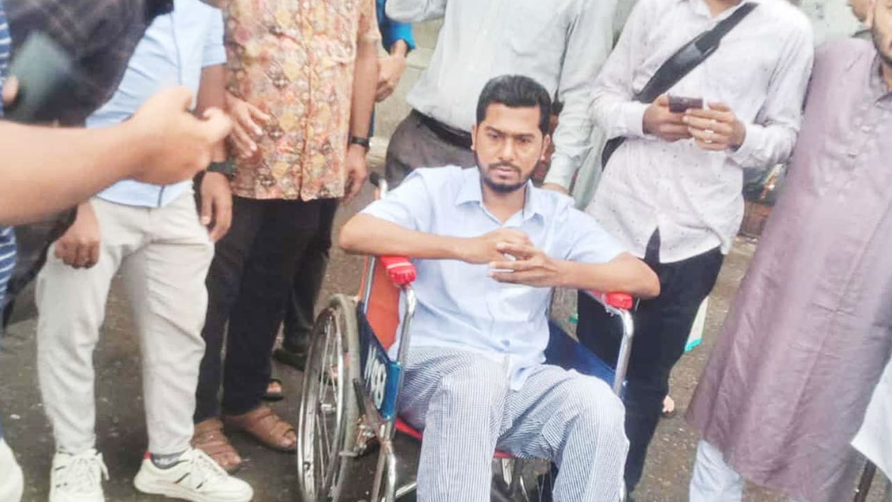 সরকারি খরচে উন্নত চিকিৎসার জন্য সিঙ্গাপুর যাচ্ছেন নুর