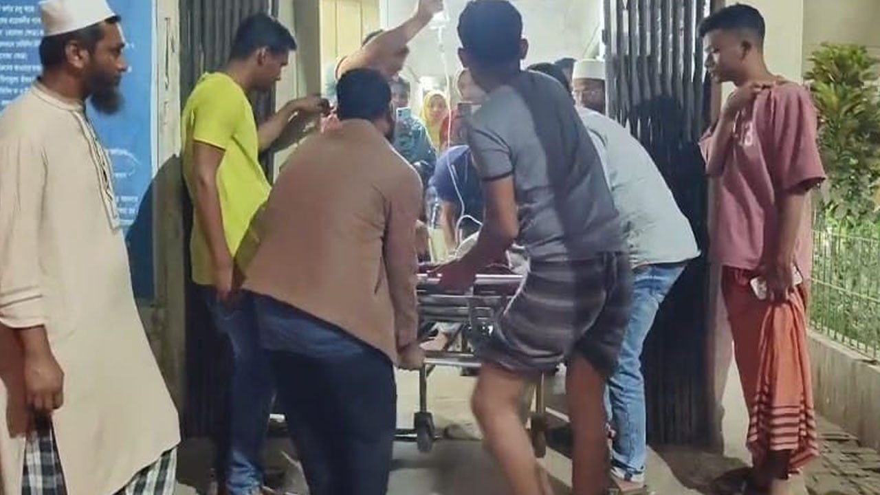 বাড়ির সামনে বিএনপির কর্মীদের হামলায় জামায়াত কর্মী হাসপাতালে