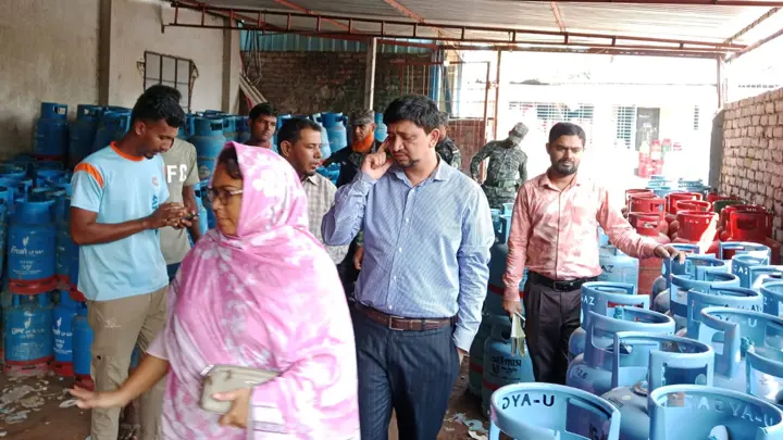 সরকারি দামে গ্যাস সিলিন্ডার বিক্রি নিশ্চিত করতে দেশব্যাপী অভিযান