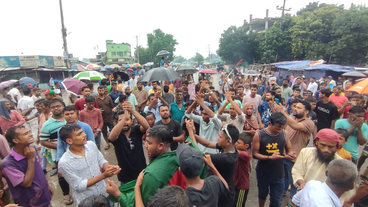 আসন পুনর্বহালের দাবিতে পাবনায় সকাল-সন্ধা হরতাল পালিত