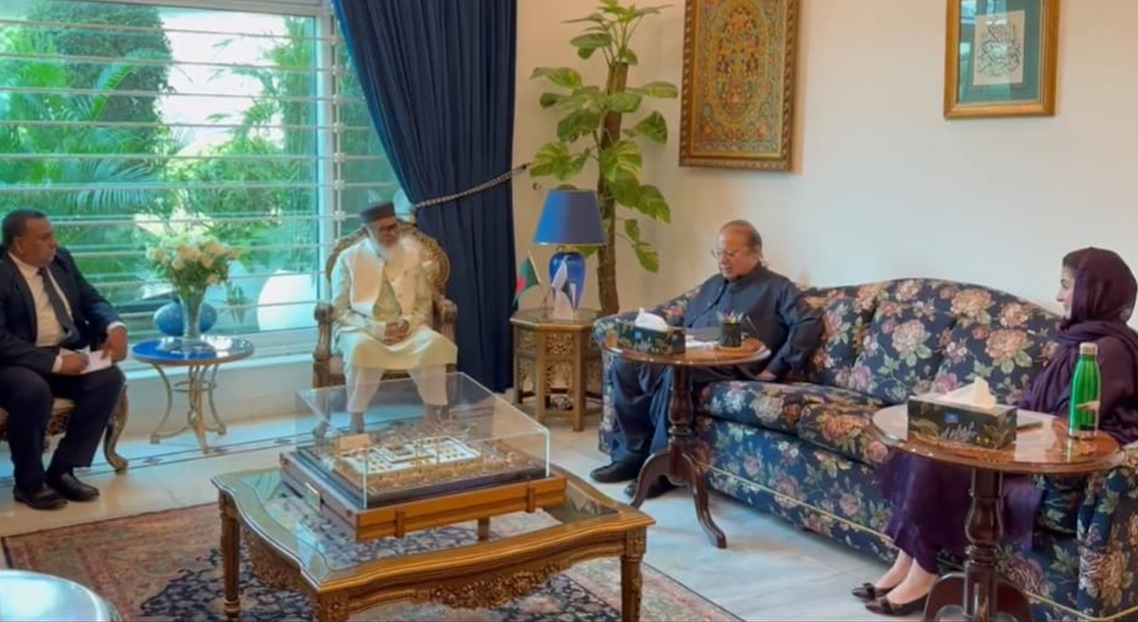 নওয়াজ শরীফ ও পাঞ্জাবের মুখ্যমন্ত্রীর সঙ্গে ধর্ম উপদেষ্টার সাক্ষাৎ