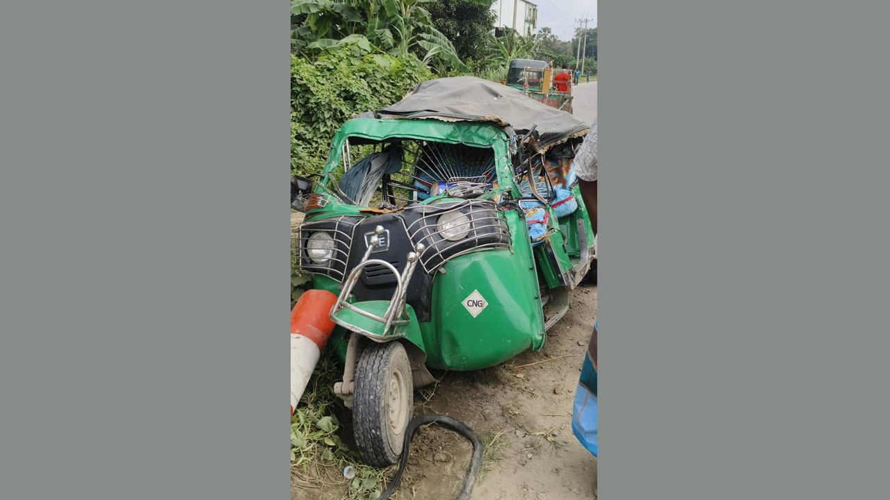 ট্রাকের সঙ্গে সিএনজির মুখোমুখি সংঘর্ষ, নিহত ১