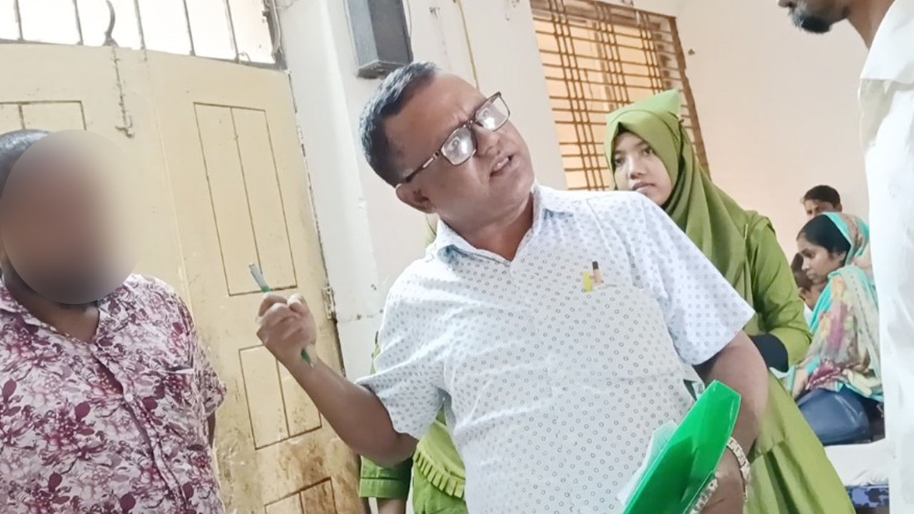 হাসপাতালে শিশুর স্বজনের সঙ্গে দুর্ব্যবহার, সেই চিকিৎসক বরখাস্ত