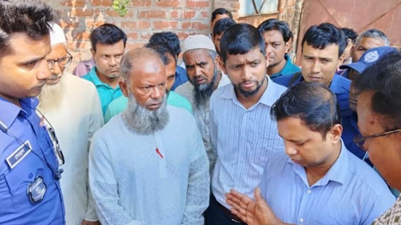 পাটগ্রাম প্রশাসনের জব্দকৃত সার বিতরণে অনিয়মের অভিযোগ