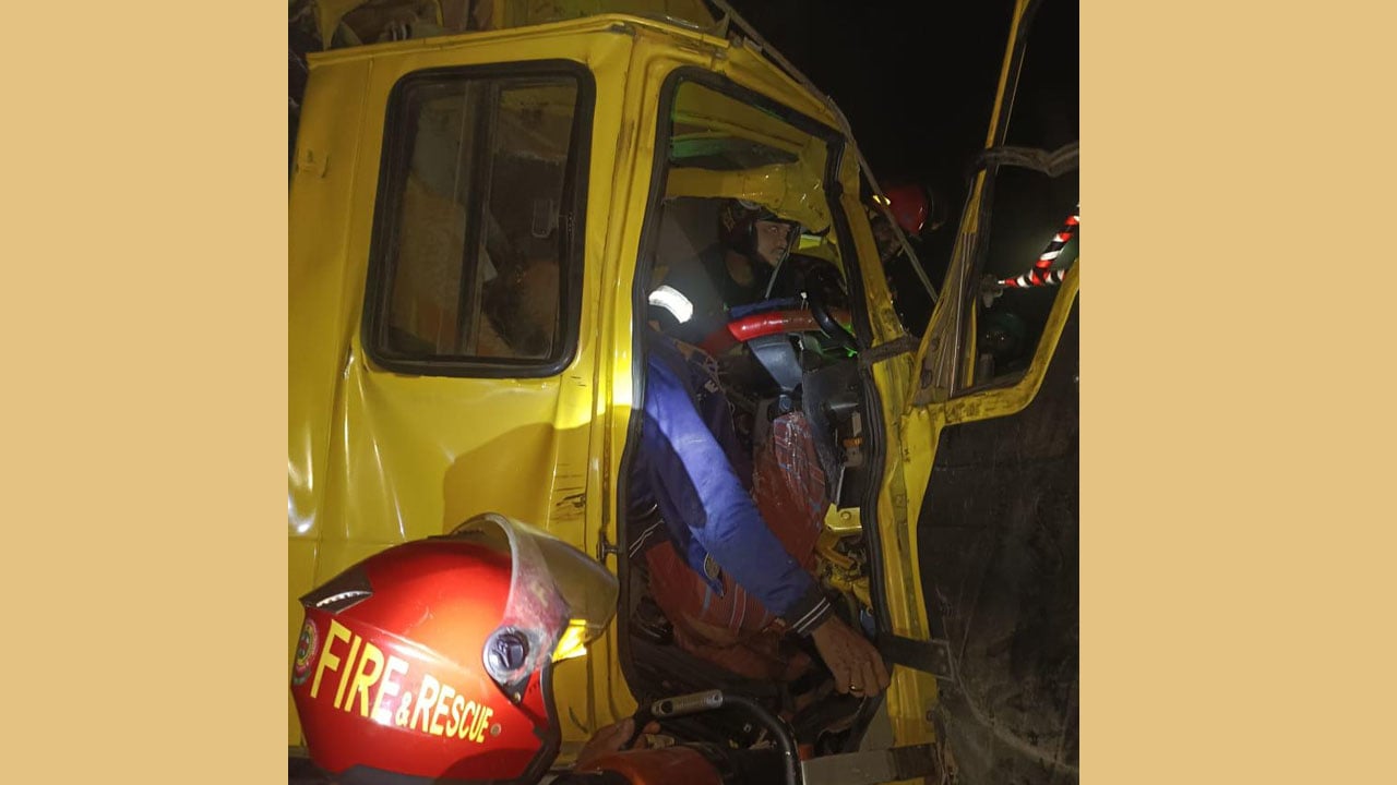 পটিয়ায় বাস–ট্রাকের মুখোমুখি সংঘর্ষে ট্রাকচালক নিহত, আহত ৪