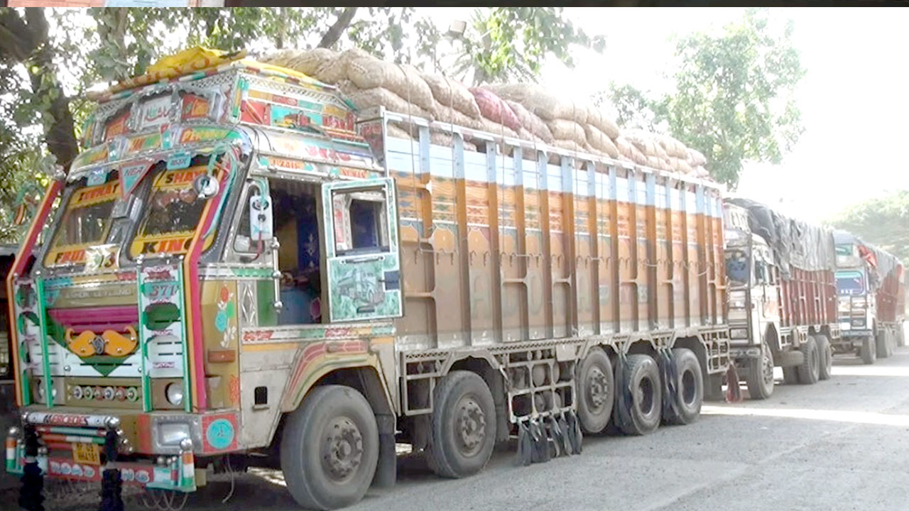 সোনামসজিদ বন্দর দিয়ে এলো ৬৬০ টন পেঁয়াজ