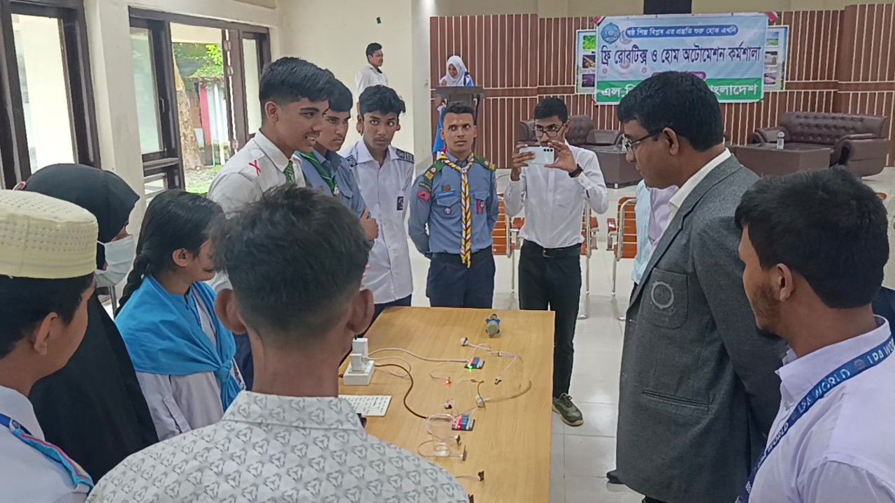 চা বাগানে পানি প্রয়োজন হলে জানিয়ে দেবে রোবট