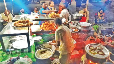 রাস্তার পাশের পিঠা-পুরির দোকানেও লাগবে নিবন্ধন