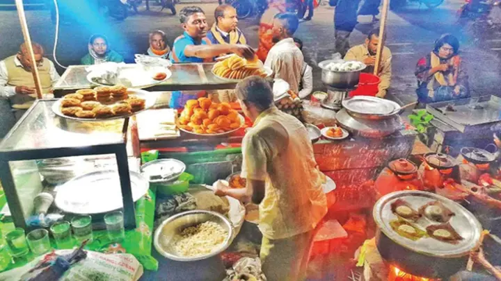 রাস্তার পাশের পিঠা-পুরির দোকানেও লাগবে নিবন্ধন
