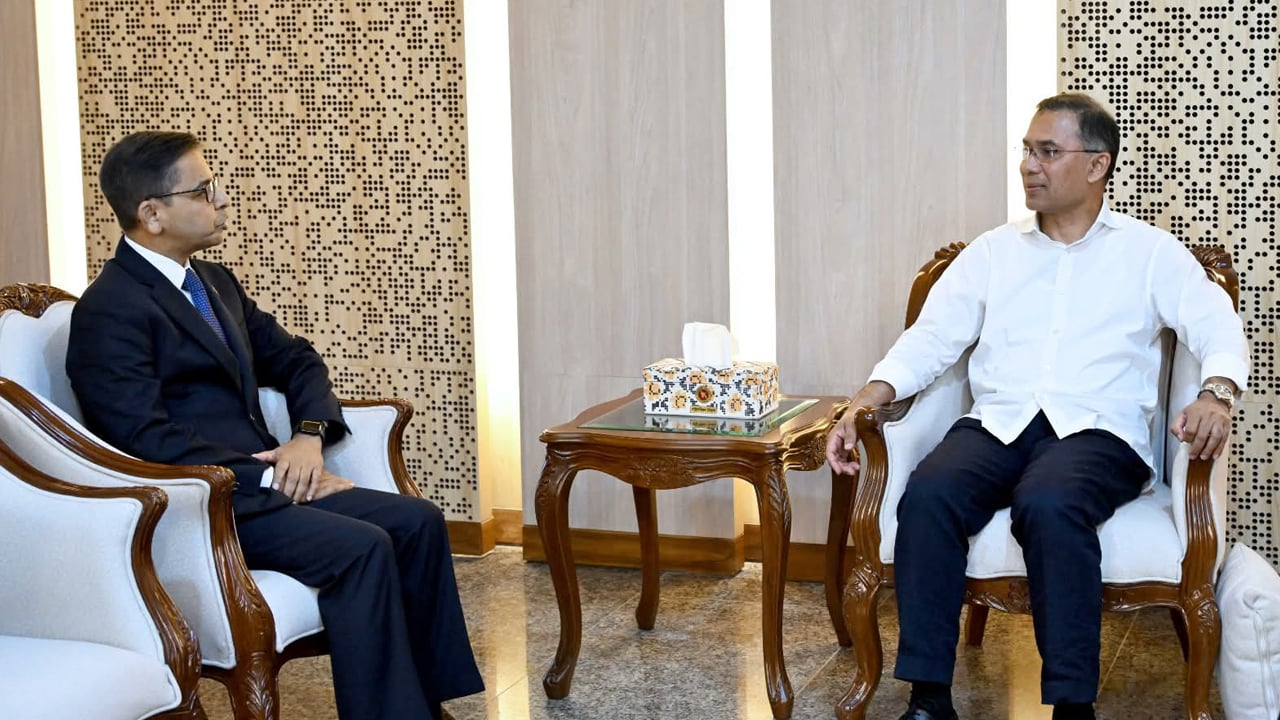 প্রধানমন্ত্রীর সঙ্গে বিদায়ী সাক্ষাৎ করলেন প্রণয় ভার্মা