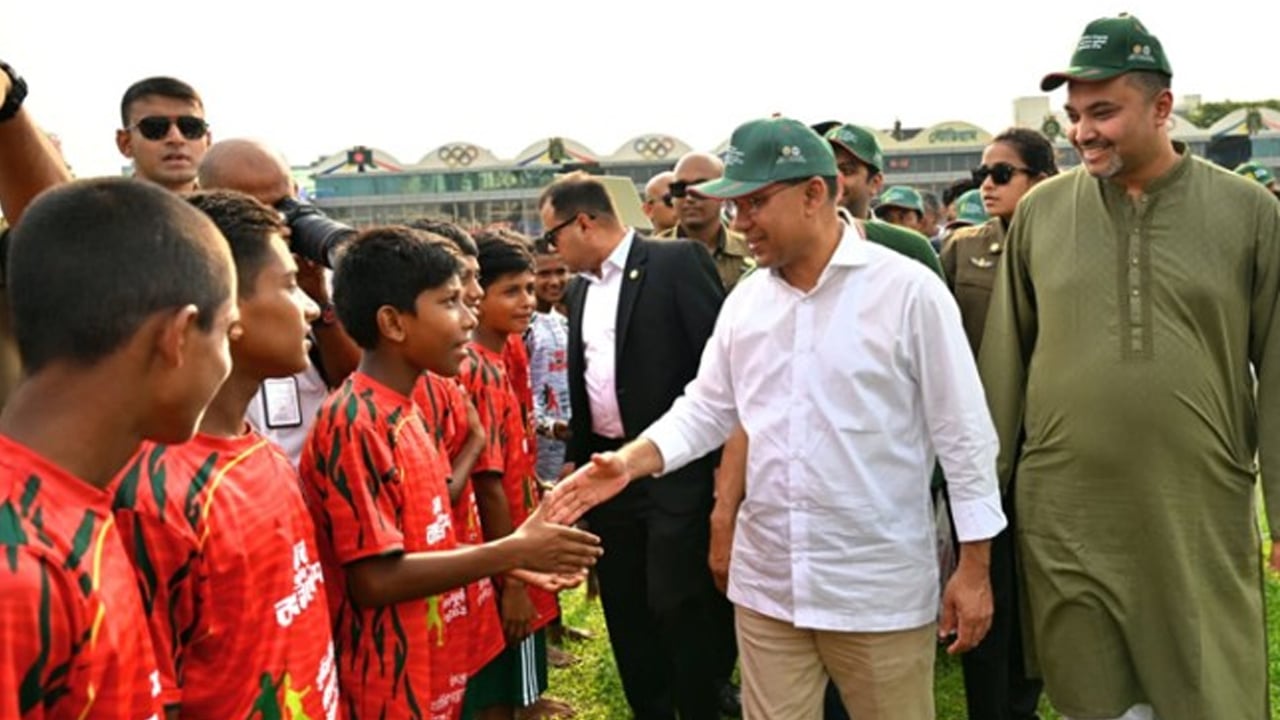 খেলাধুলার পাশাপাশি লেখাপড়াতেও এগিয়ে যেতে হবে: প্রধানমন্ত্রী