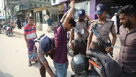 রাজধানীতে নিরাপত্তা জোরদারে ২০০ চেকপোস্ট