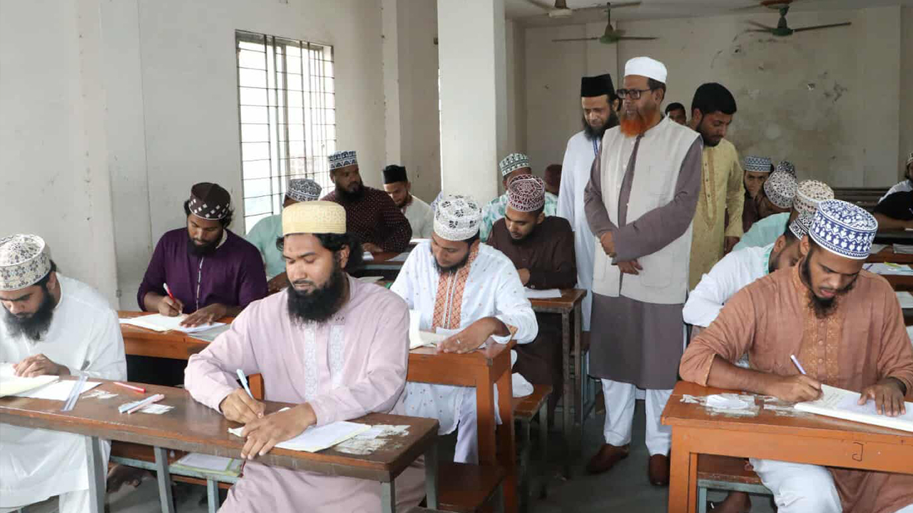 ইআবির অধীনে সারাদেশে কামিল পরীক্ষা শুরু