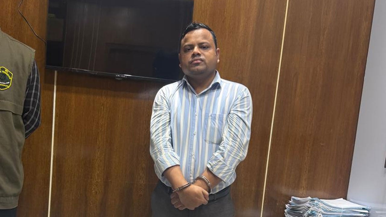 প্রধানমন্ত্রীর পরিবারের সদস্যের নামে ভুয়া আইডি, প্রতারক গ্রেপ্তার