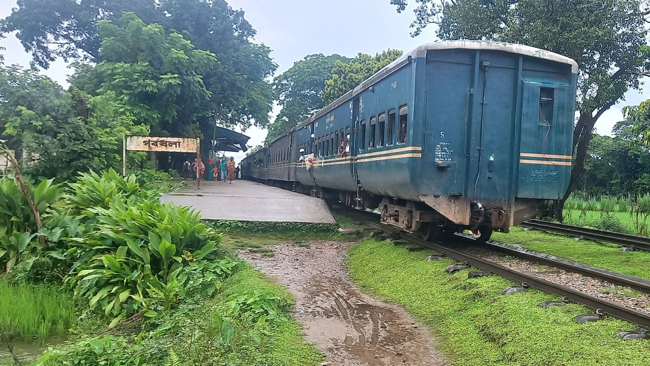 পূর্বধলায় ট্রেনে কাটা পড়ে বৃদ্ধের মৃত্যু