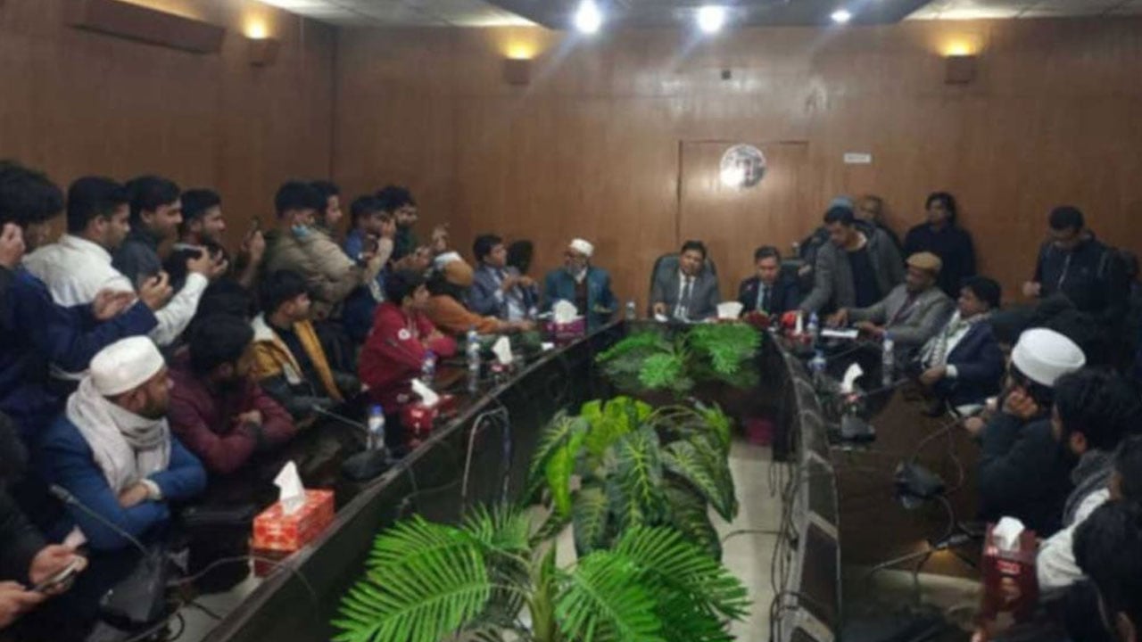 আন্দোলনের মুখে রাবিতে আওয়ামীপন্থি ৬ ডিনের পদত্যাগ