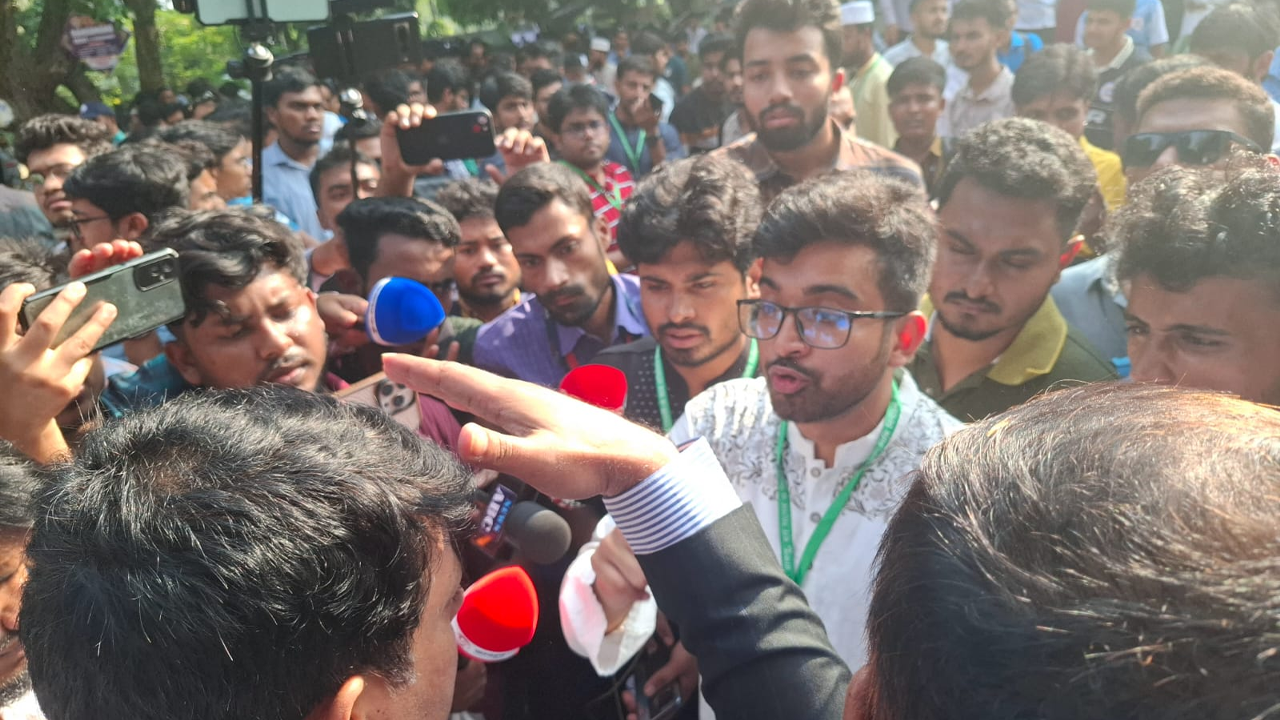 একটি কেন্দ্রে ভোট কারচুপির অভিযোগ ছাত্রদলের, নাকচ শিক্ষার্থীদের